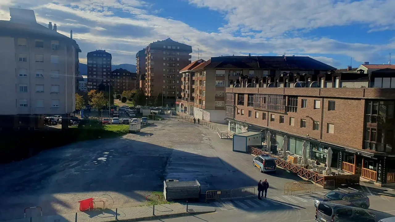 Archivo - Aparcamiento entre las calles Augusto González Linares y Coro Ronda Garcilaso 