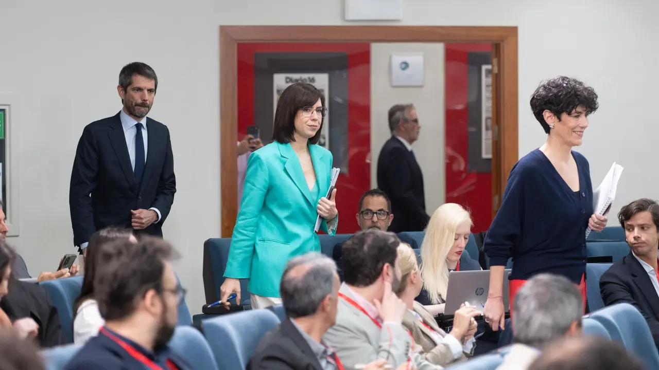 El ministro de Cultura, Ernest Urtasun; la ministra de Inclusión, Seguridad Social y Migraciones y portavoz del Gobierno, Elma Saiz; y la ministra de Ciencia, Innovación y Universidades, Diana Morant. 