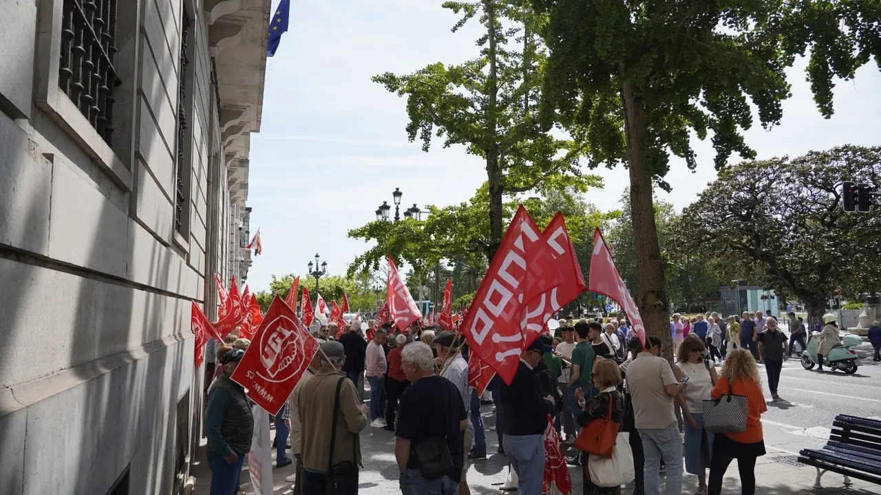 Los pensionistas exigen en Santander %22más recursos públicos%22 para dependencia y sanidad 