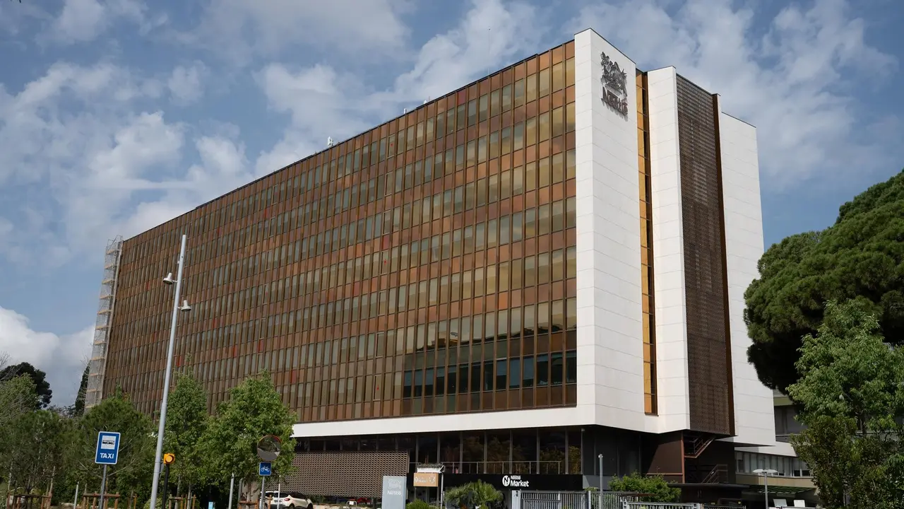 Archivo - Fachada de la sede de Nestlé España, en Esplugues de Llobregat, (Barcelona). 