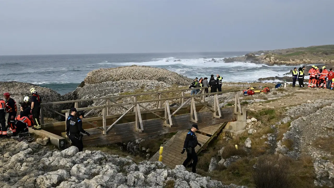 Archivo - Equipos de rescate y policia local trabajan en el lugar de los hechos, a 3 de marzo de 2026, en Santander, Cantabria (España). 