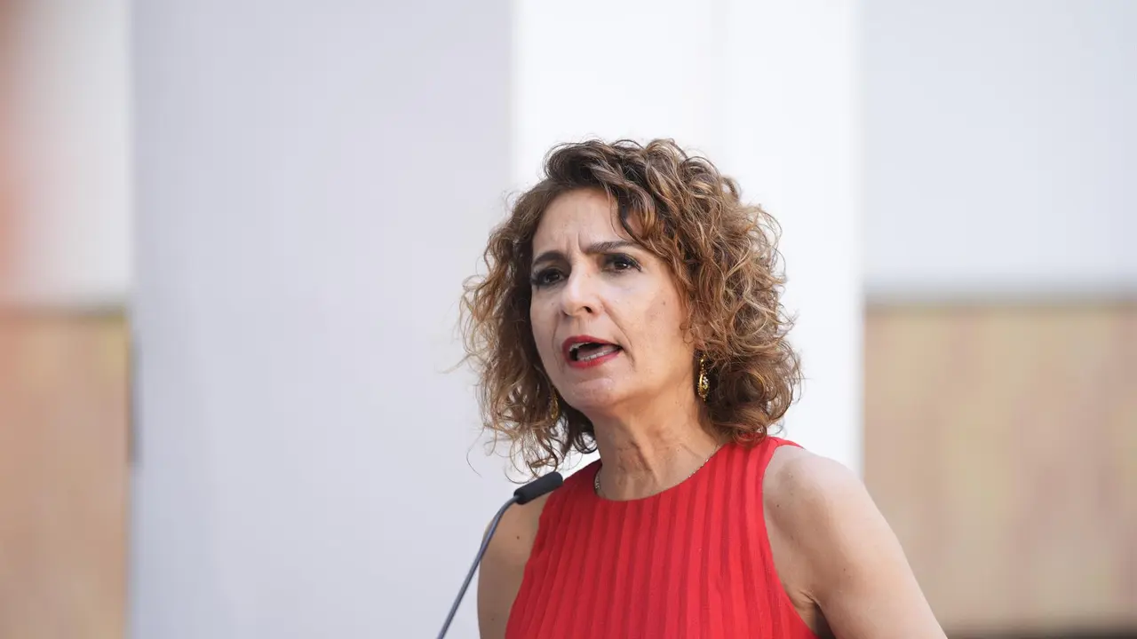 La secretaria general del PSOE de Andalucía, María Jesús Montero, atiende a los medios para analizar asustos de actualidad en el Parlamento andaluz. A 8 de junio de 2026 en Sevilla (Andalucía, España)