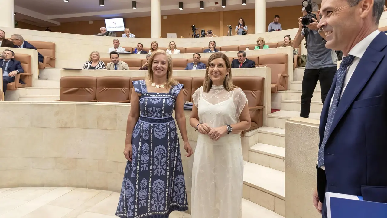 María José González Revuelta y María José Sáenz de Buruaga en el debate del estado de la región. 