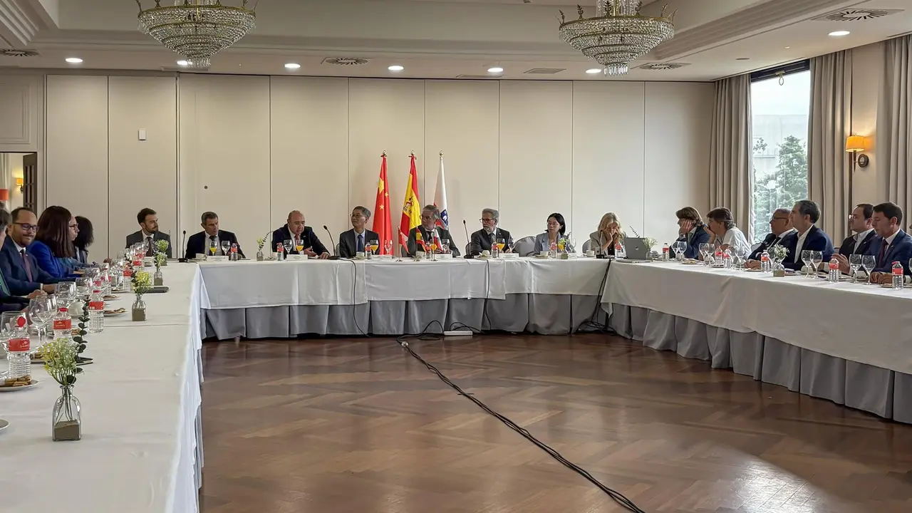 El Embajador De La República Popular De China En España, Yao Jing, Mantiene Un Desayuno De Trabajo Con El Sector Empresarial De La Región, Organizado Por SODERCAN 