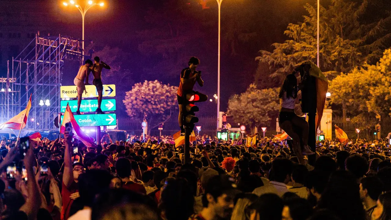 Aficionados españoles celebran la victoria de la selección española:argentina en la final del Mundial de fútbol 2026