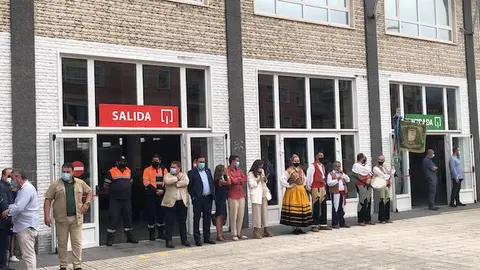 Las instituciones esperando a los reyes