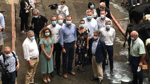 Los Reyes posan para una fotografía