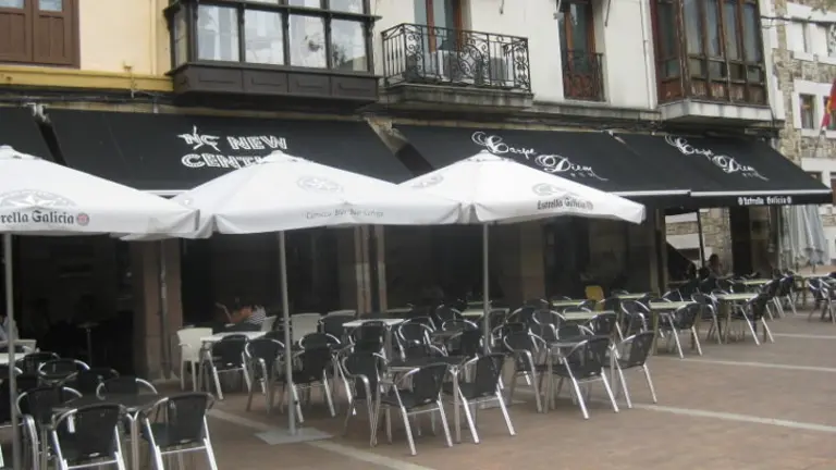 El borrador de la nueva ordenanza establece la obligatoriedad de mantener un espacio libre peatonal de un m&iacute;nimo de 1,50 metros, que llegar&aacute; a 4 metros en las plazas p&uacute;blicas