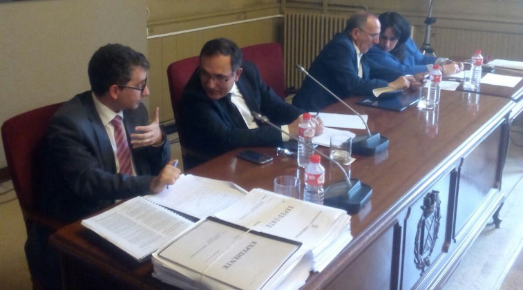 El alcalde de Torrelavega, José Manuel Cruz Viadero, durante el pleno